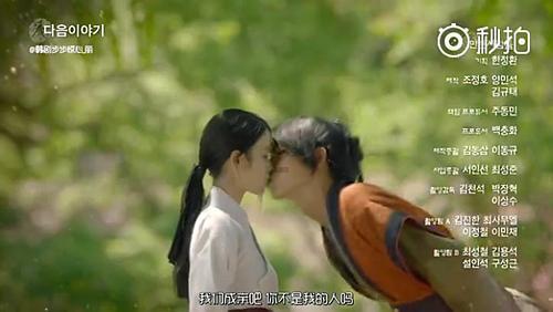 进入中年的女人,春季穿过膝裙怎么搭才更时尚?-问题是种子,知识是花朵